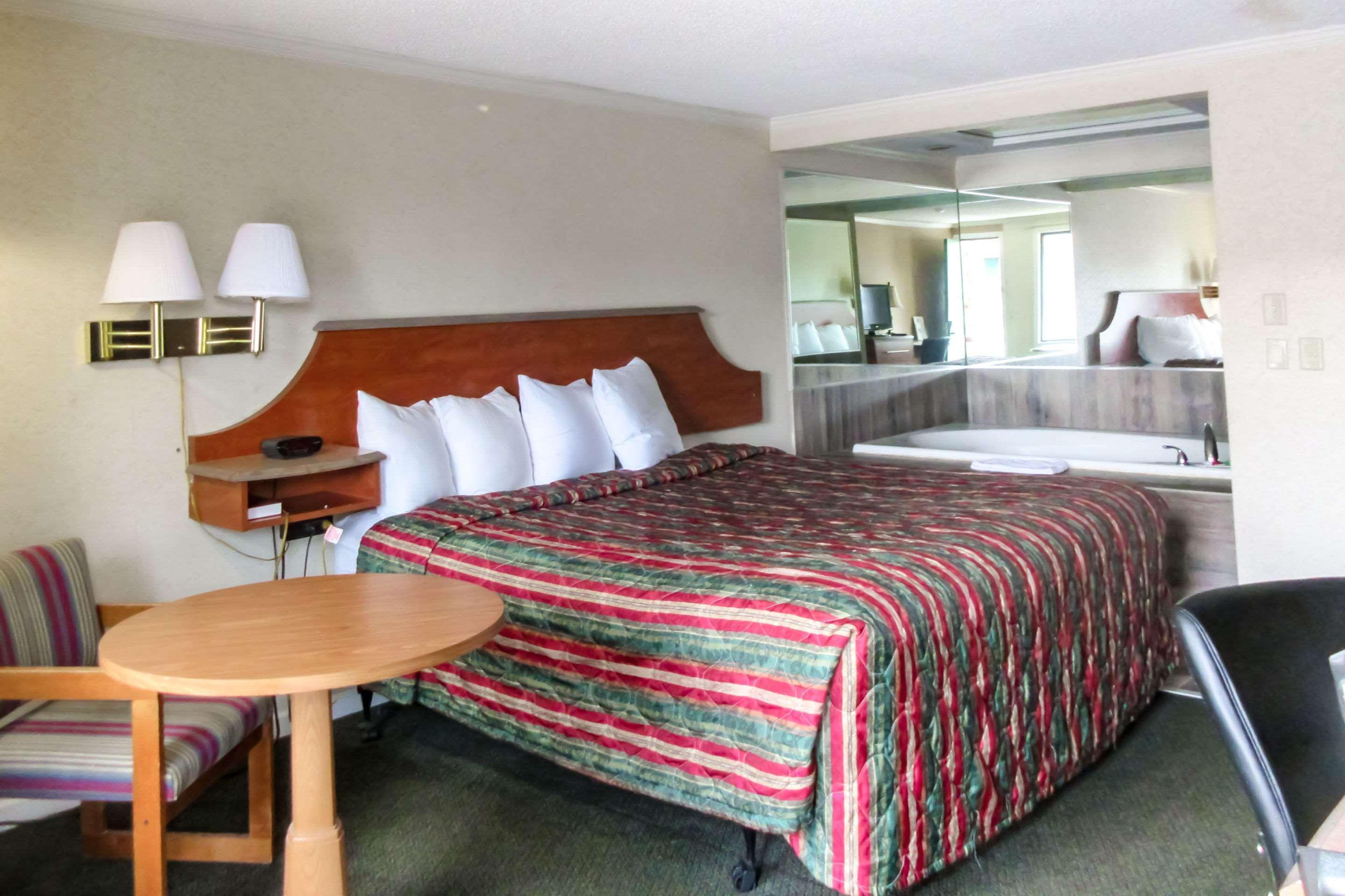 Days-Inn By Wyndham Liverpool-Syracuse Bagian luar foto