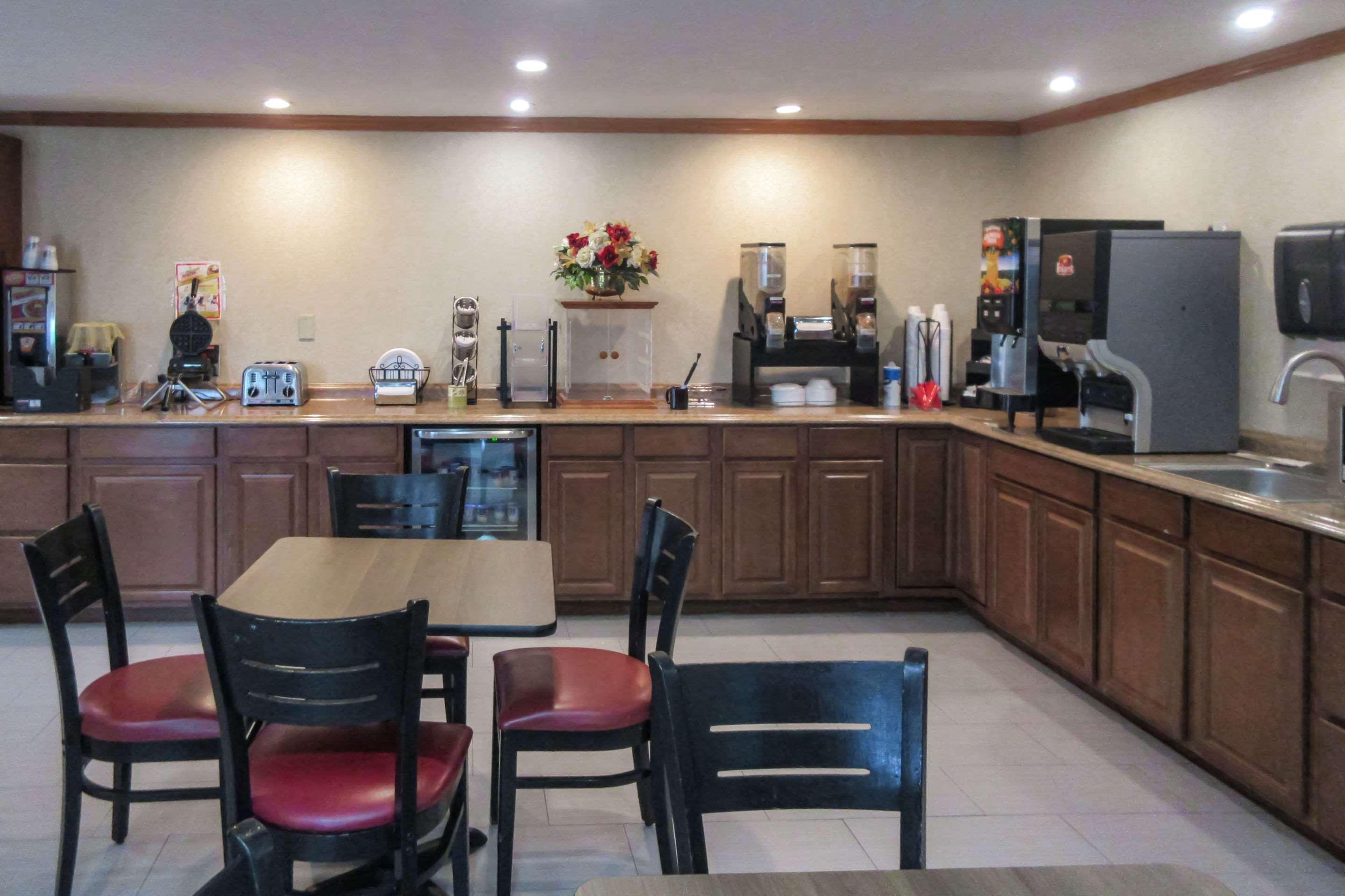 Days-Inn By Wyndham Liverpool-Syracuse Bagian luar foto