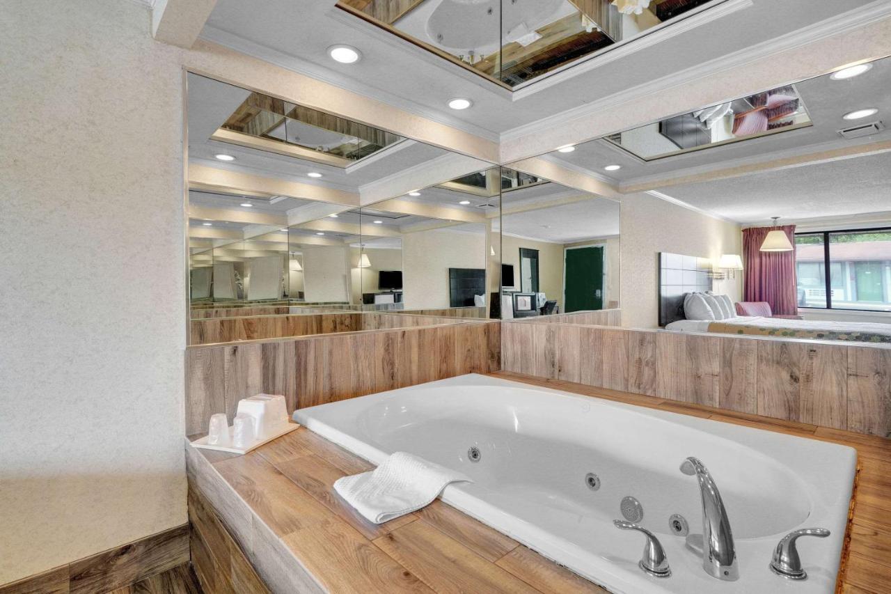 Days-Inn By Wyndham Liverpool-Syracuse Bagian luar foto