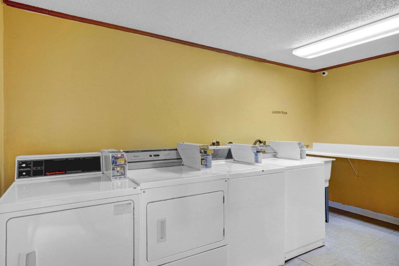 Days-Inn By Wyndham Liverpool-Syracuse Bagian luar foto
